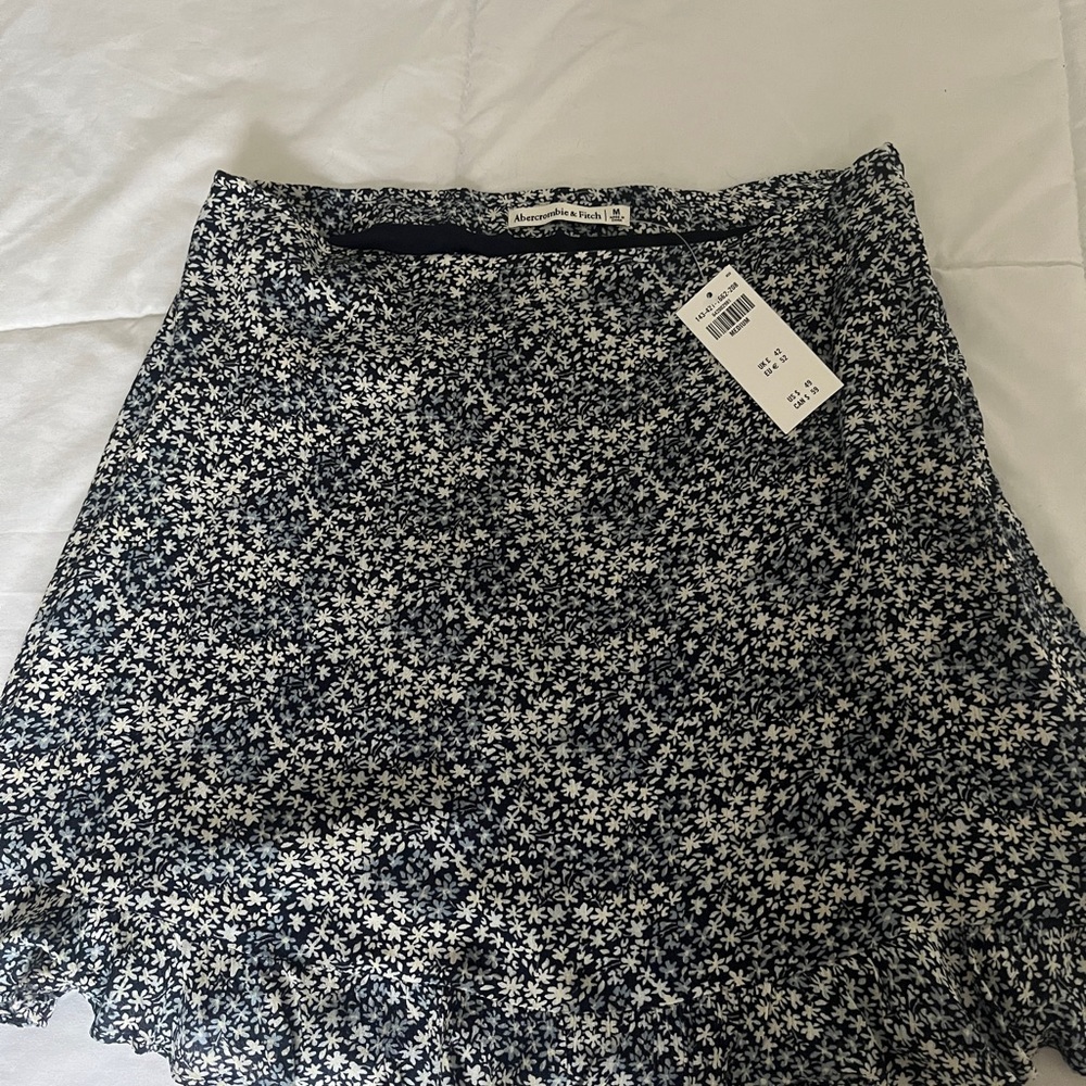 NWT Abercrombie ruffle hem mini skirt